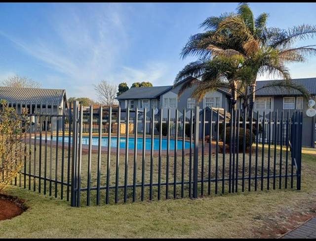 2 BEDROOM TOWNHOUSE FOR SALE IN RIDGEWAY